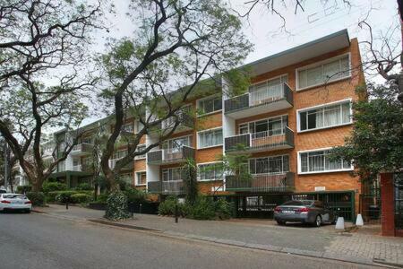 Modern Apartment In Rosebank Johannesburg Exterior foto